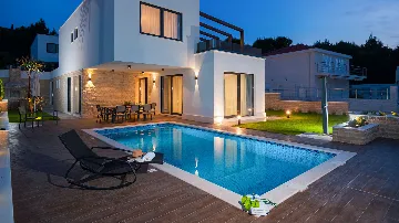 Villa for 11 Guests in Okrug Gornji with Pool