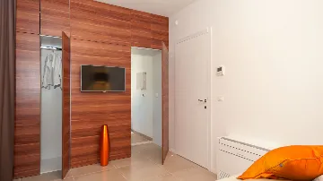 Villa for 11 Guests in Okrug Gornji with Pool