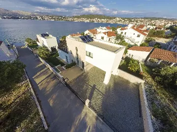 Villa for 11 Guests in Okrug Gornji with Pool