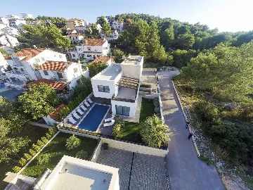 Villa for 11 Guests in Okrug Gornji with Pool