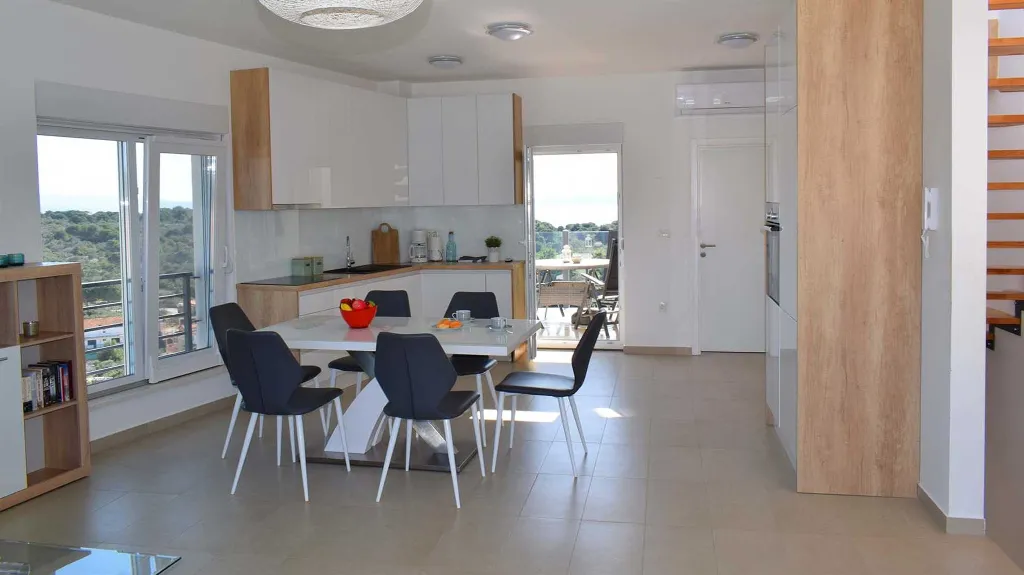 3-Bedroom Apartment with Sea View in Okrug Gornji