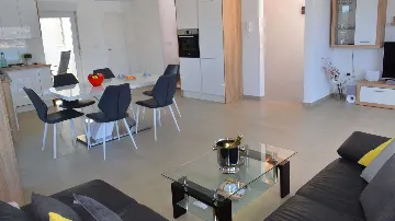 3-Bedroom Apartment with Sea View in Okrug Gornji