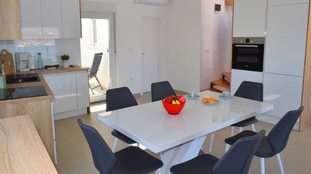 3-Bedroom Apartment with Sea View in Okrug Gornji