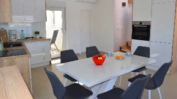 3-Bedroom Apartment with Sea View in Okrug Gornji