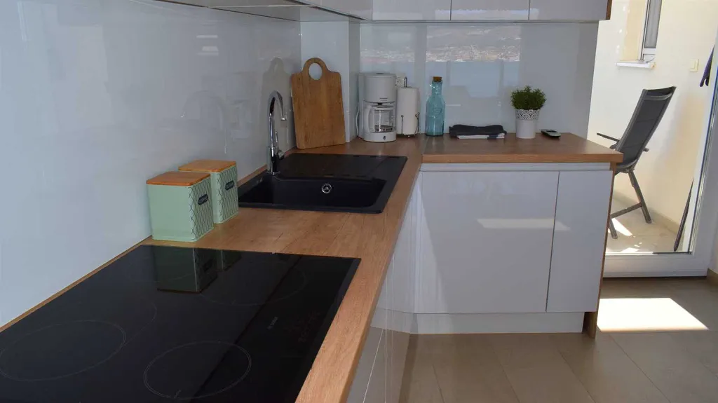 3-Bedroom Apartment with Sea View in Okrug Gornji