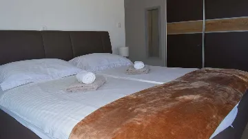 3-Bedroom Apartment with Sea View in Okrug Gornji