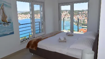 3-Bedroom Apartment with Sea View in Okrug Gornji