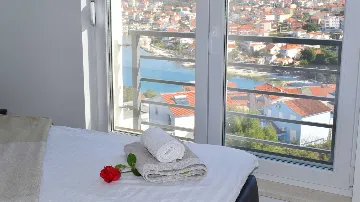 3-Bedroom Apartment with Sea View in Okrug Gornji