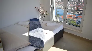 3-Bedroom Apartment with Sea View in Okrug Gornji