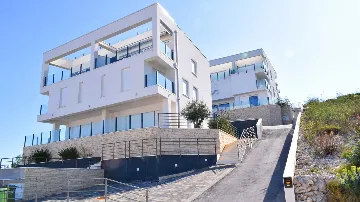 3-Bedroom Apartment with Sea View in Okrug Gornji