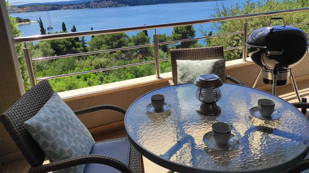 Sea View Apartment in Trogir for 3