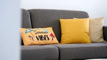 Sea View Apartment with Shared Pool in Okrug Gornji