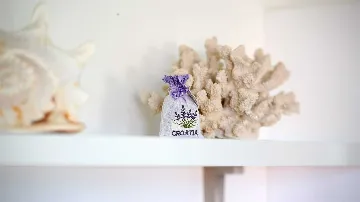 Sea View Apartment with Shared Pool in Okrug Gornji