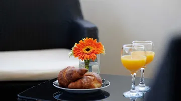 Sea View Apartment with Shared Pool in Okrug Gornji