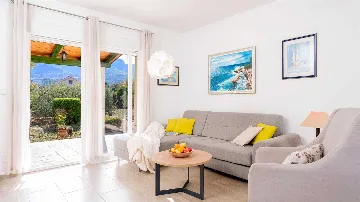 3-Bedroom Holiday House in Jelsa