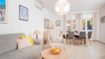 3-Bedroom Holiday House in Jelsa