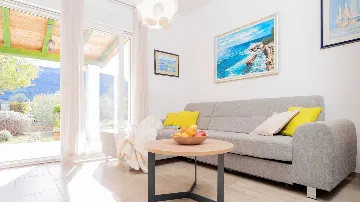 3-Bedroom Holiday House in Jelsa