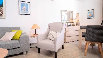 3-Bedroom Holiday House in Jelsa