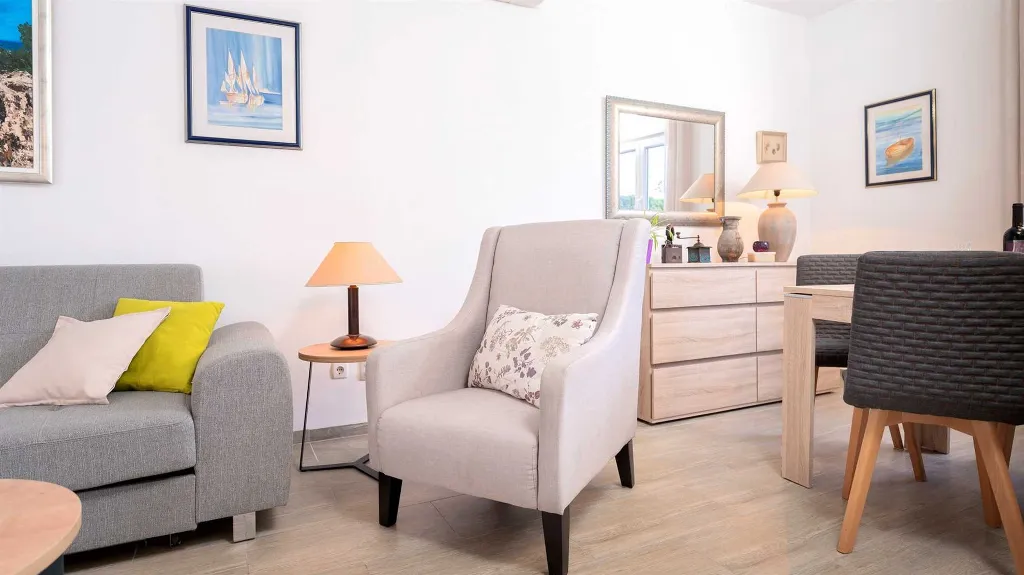 3-Bedroom Holiday House in Jelsa