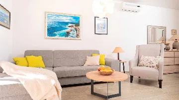 3-Bedroom Holiday House in Jelsa