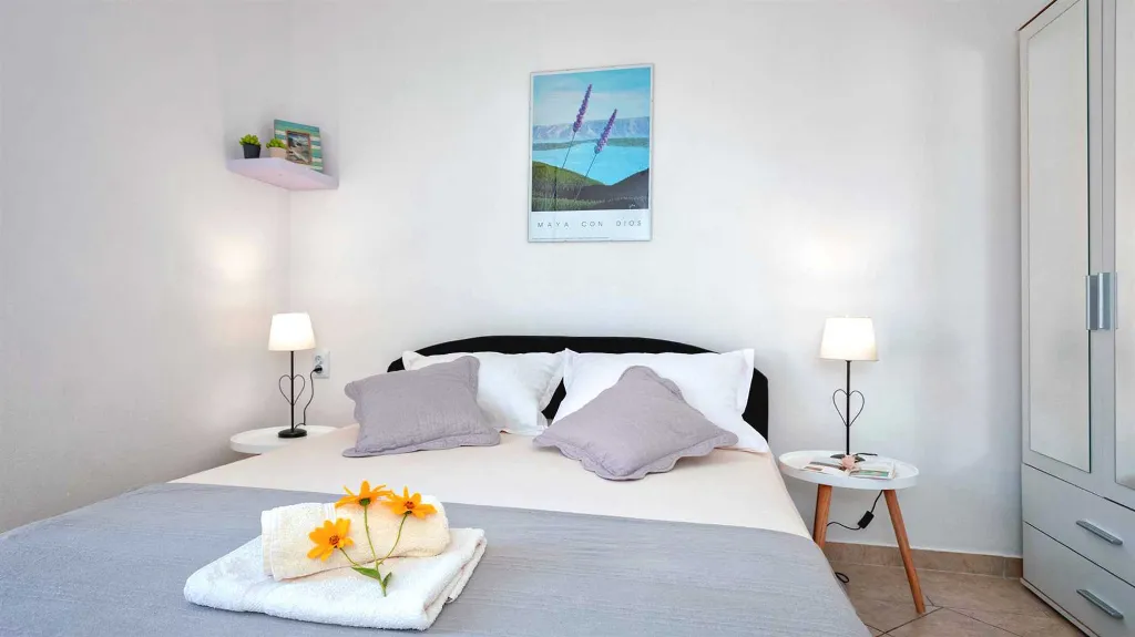 3-Bedroom Holiday House in Jelsa