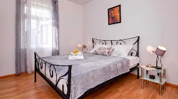 3-Bedroom Holiday House in Jelsa