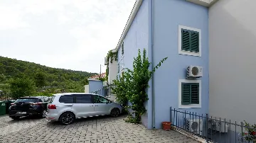 Sea View Apartment in Slatine with Shared Pool