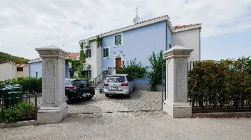 Sea View Apartment in Slatine with Shared Pool