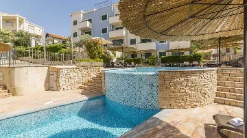 Sea View Apartment in Slatine with Shared Pool