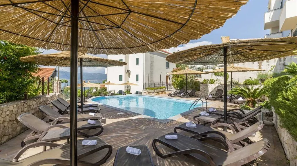 Sea View Apartment in Slatine with Shared Pool