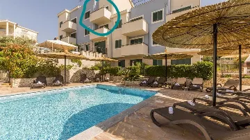 Sea View Apartment in Slatine with Shared Pool