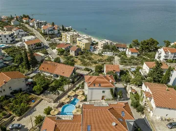 Sea View Apartment in Slatine with Shared Pool