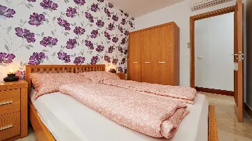 Sea View Apartment in Slatine with Shared Pool