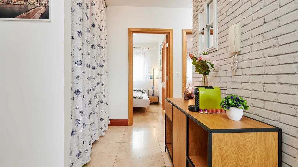 Sea View Apartment in Slatine with Shared Pool