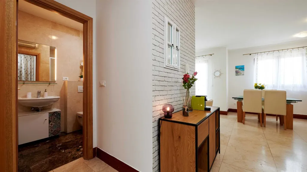 Sea View Apartment in Slatine with Shared Pool