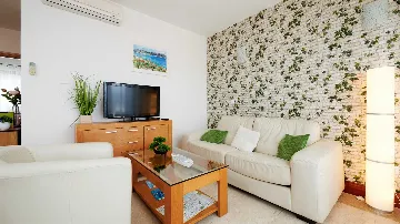 Sea View Apartment in Slatine with Shared Pool