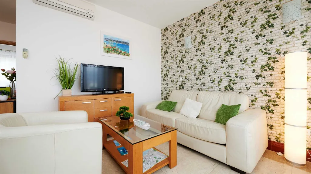 Sea View Apartment in Slatine with Shared Pool