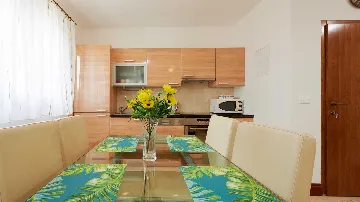 Sea View Apartment in Slatine with Shared Pool