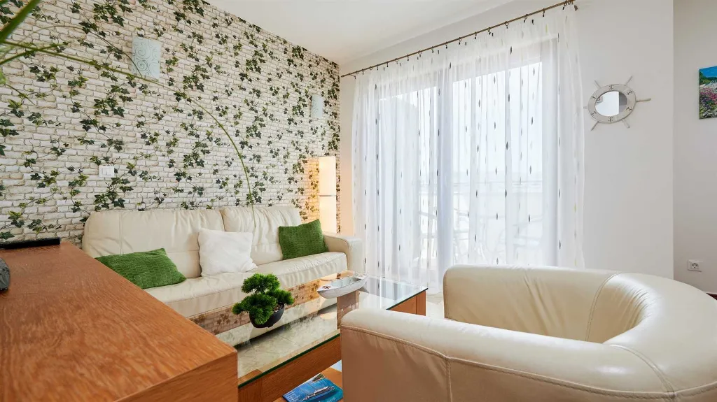 Sea View Apartment in Slatine with Shared Pool