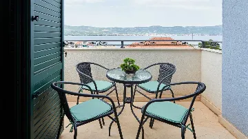 Sea View Apartment in Slatine with Shared Pool