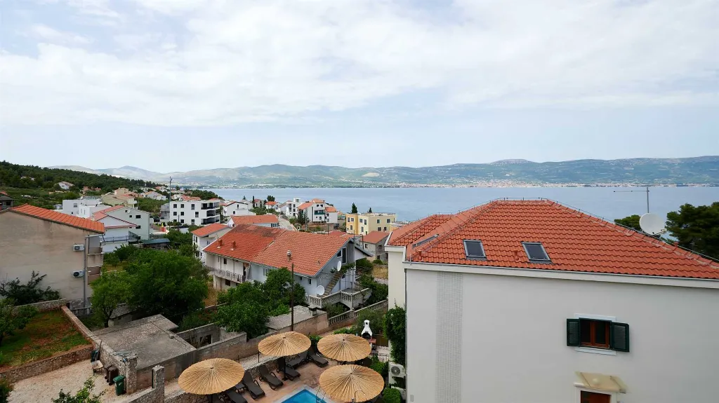 Sea View Apartment in Slatine with Shared Pool