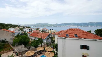 Sea View Apartment in Slatine with Shared Pool