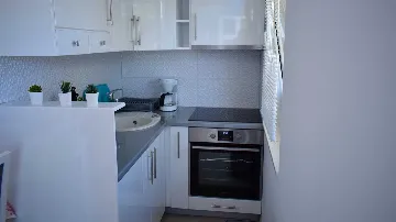 2-Bedroom Apartment with Parking in Okrug Gornji