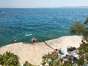 2-Bedroom Apartment with Parking in Okrug Gornji