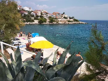 2-Bedroom Apartment with Parking in Okrug Gornji