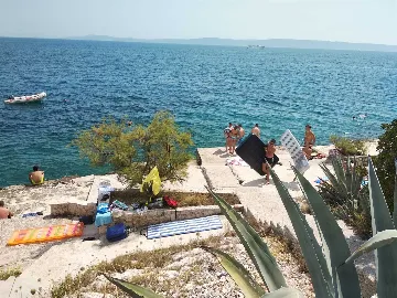 2-Bedroom Apartment with Parking in Okrug Gornji