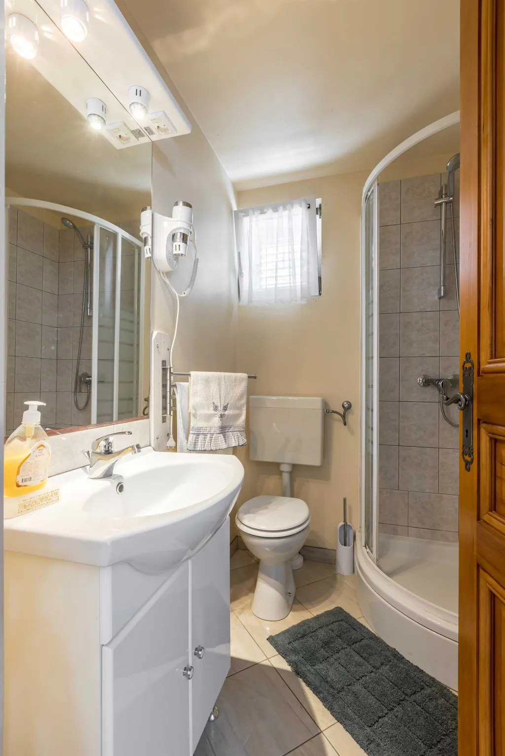 Sea View Apartment in Okrug Gornji for 4 Guests