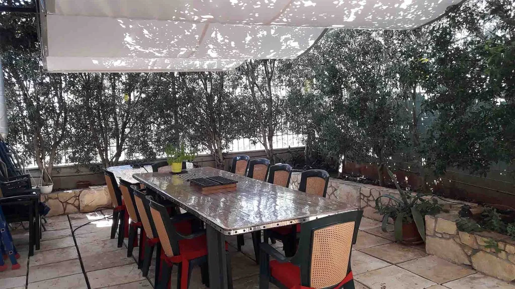 Sea View Apartment in Okrug Gornji for 4 Guests