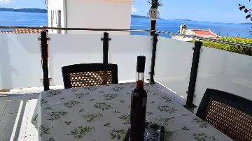 Sea View Apartment in Okrug Gornji for 4 Guests