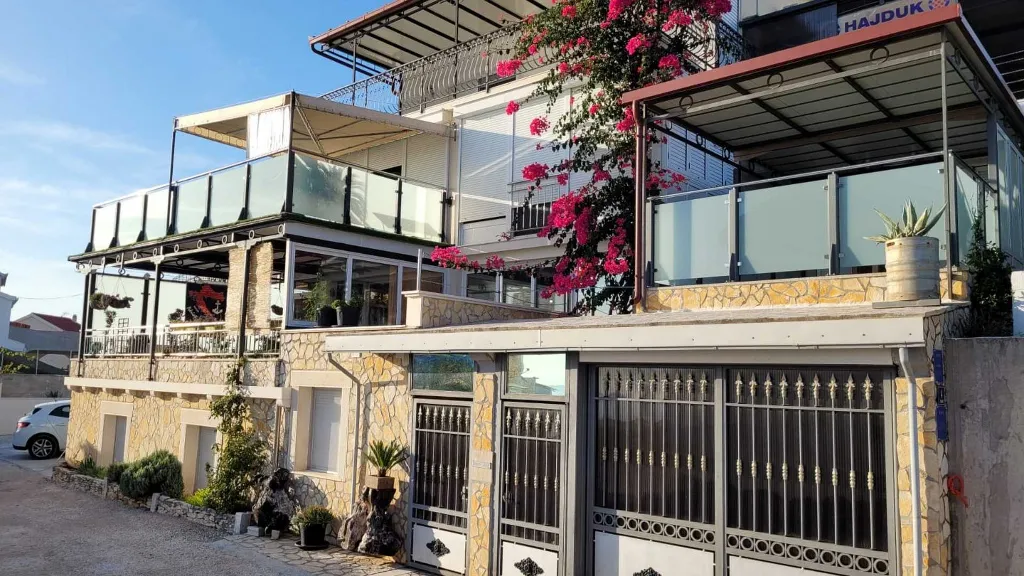 Sea View Apartment in Okrug Gornji for 4 Guests